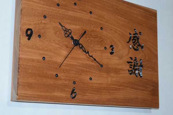 想い出のケヤキ材で記念の時計を作製