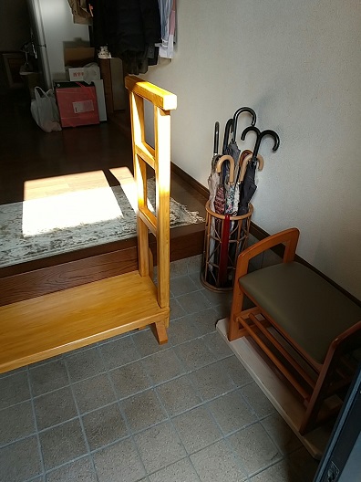 玄関上り口手摺り付き台　＆　椅子補強